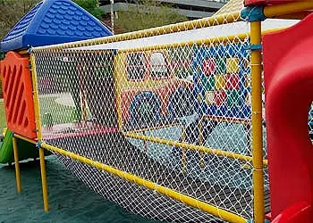 Proteção de playground instalada pela Preserve